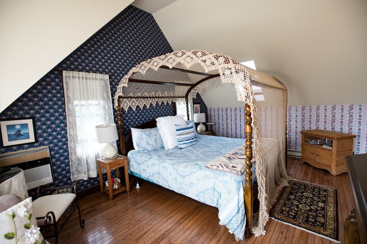 Room 25 of 38