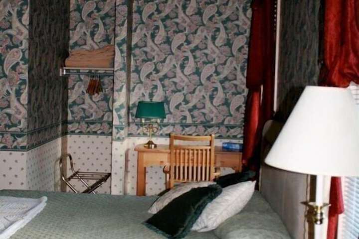 Room 25 of 42