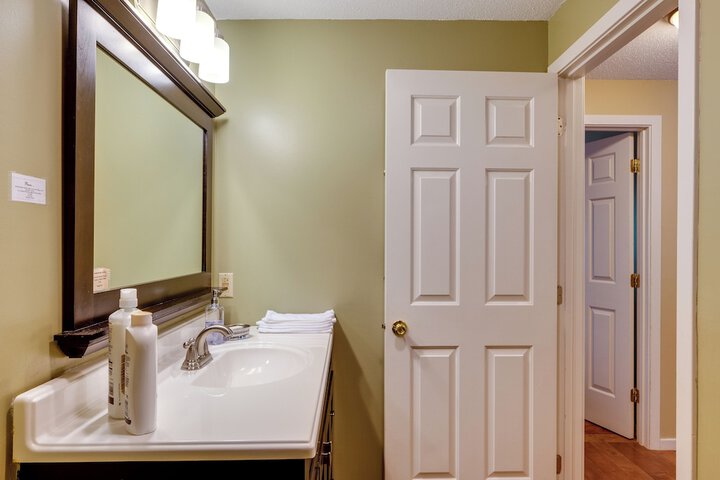 Bartlett Townhome w / Balcony: 1 Mi to Ski Resort!