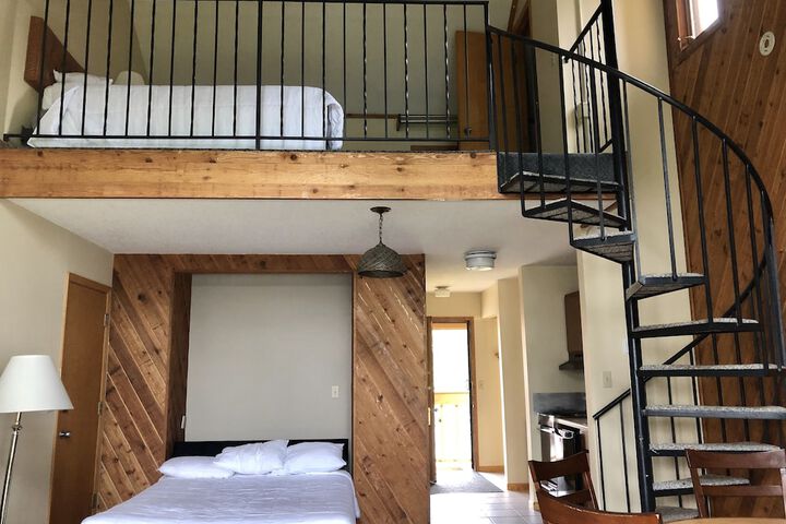 Room 42 of 146
