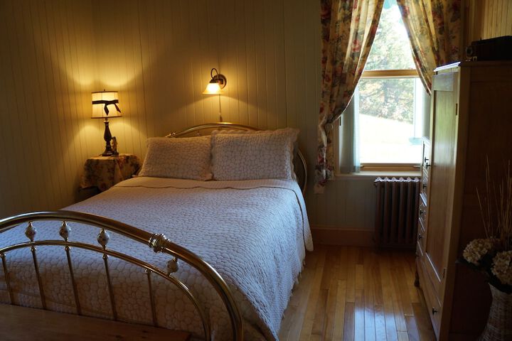 Room 10 of 33