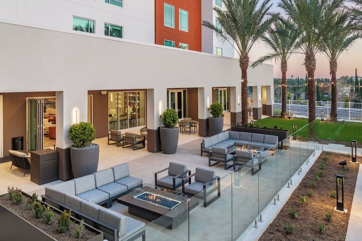 Terrace/Patio 26 of 27