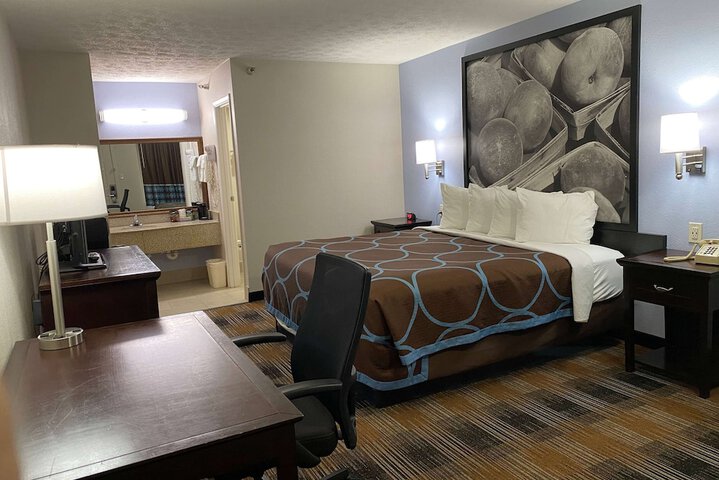 Room 8 of 16