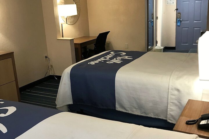Room 10 of 28