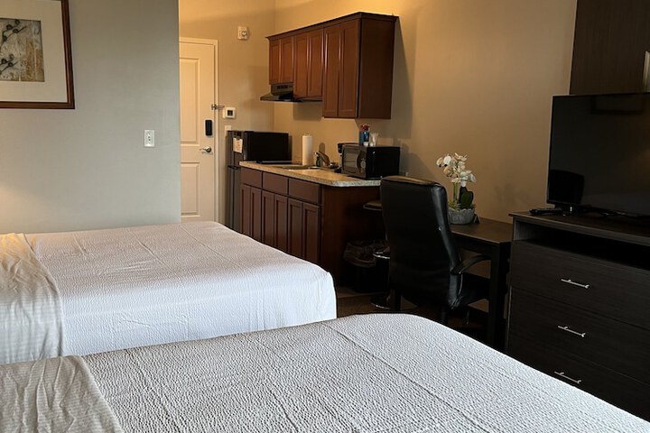 Room 32 of 84