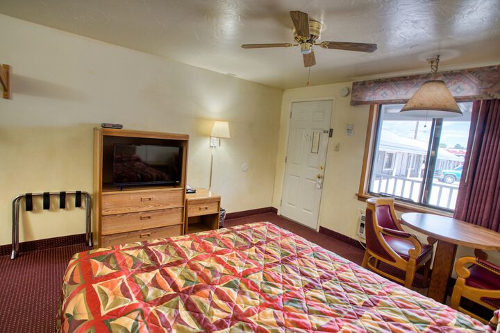 Room 11 of 16