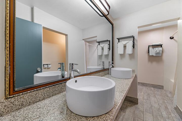 Quality Inn & Suites Kansas City - Independence I-70 East