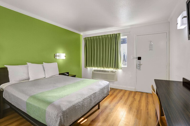 Room 21 of 27