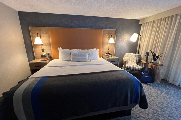 Room 42 of 142