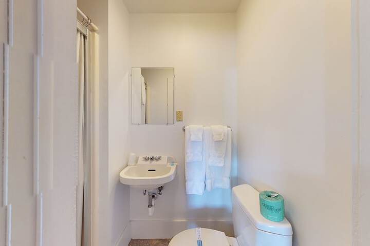 Room 10 of 17