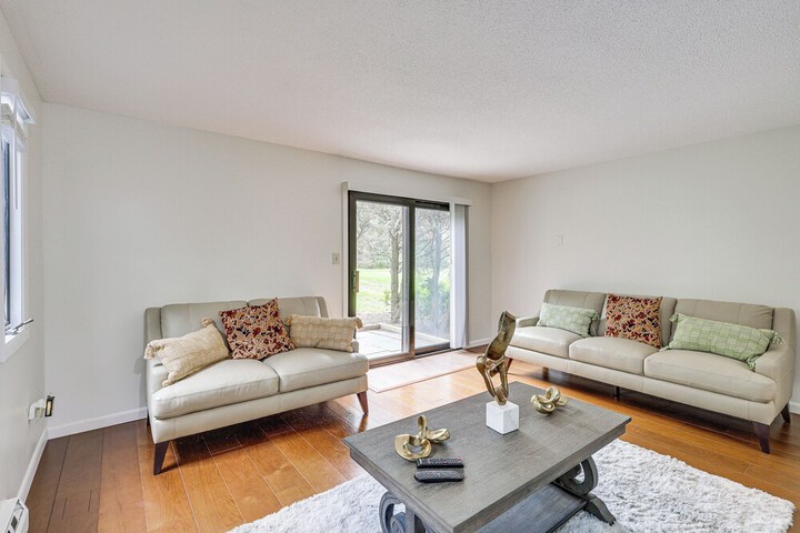 Quaint Bristol Townhome 14 Mi to West Hartford!