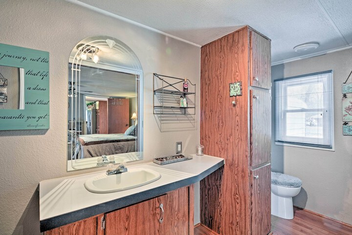 Hot Tub & Deck: Tranquil Home Near Grand Lake