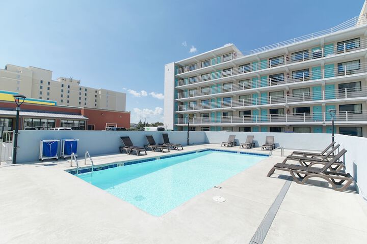 Howard Johnson by Wyndham Virginia Beach at the Beach