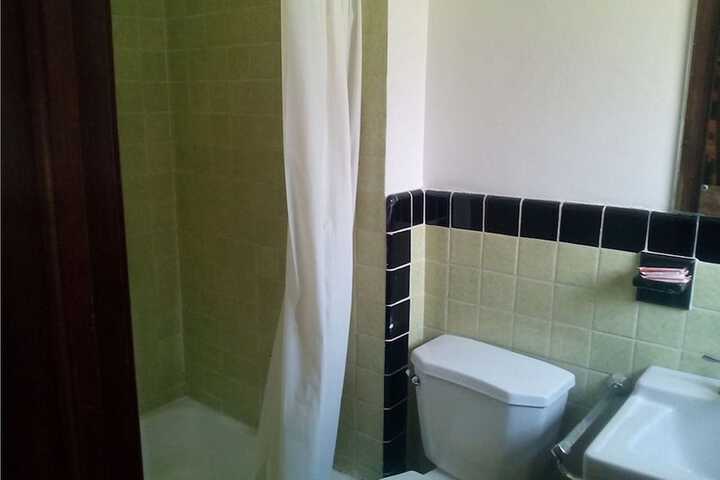 Room 4 of 9