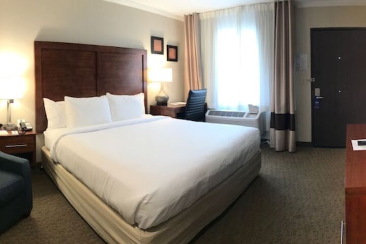Room 45 of 136