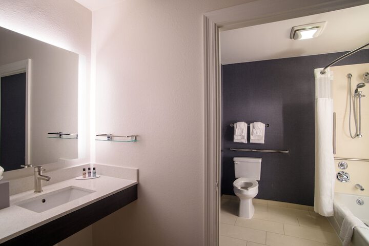 Room 26 of 59