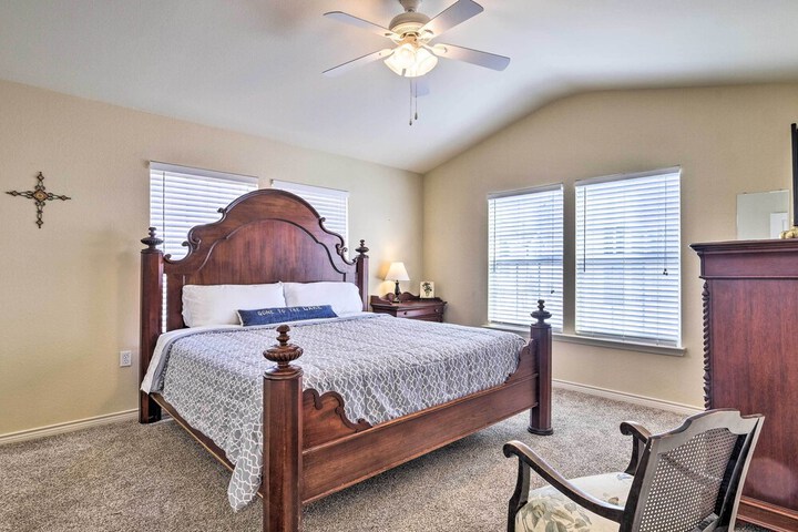 Walk to Lake: Family Gem w / Pool Access in Afton
