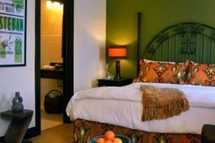 The Holland Hotel