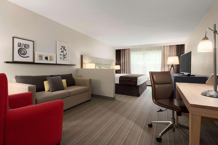 Room 17 of 28