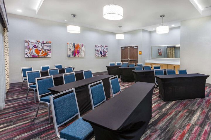 La Quinta Inn & Suites by Wyndham Houston East at Sheldon Rd