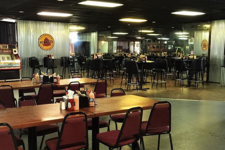 Dining 31 of 42