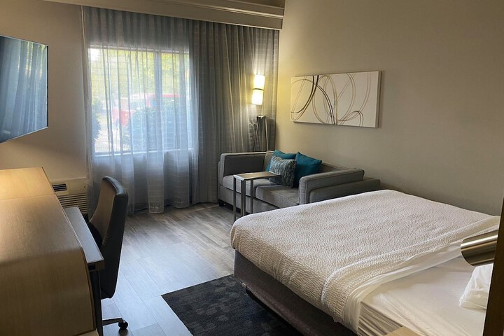 Room 33 of 48