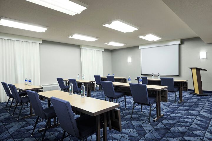 Courtyard by Marriott St. Louis Westport Plaza