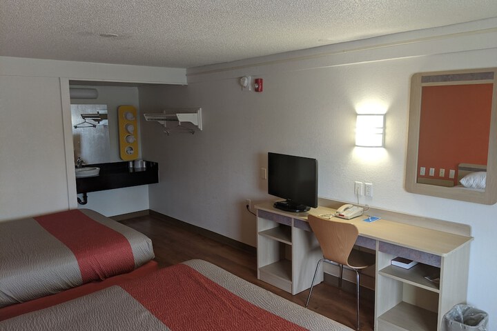 Room 18 of 24
