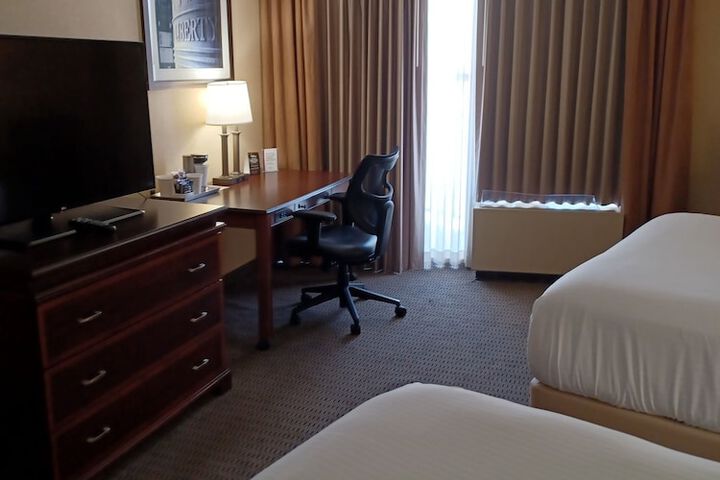 Room 11 of 34