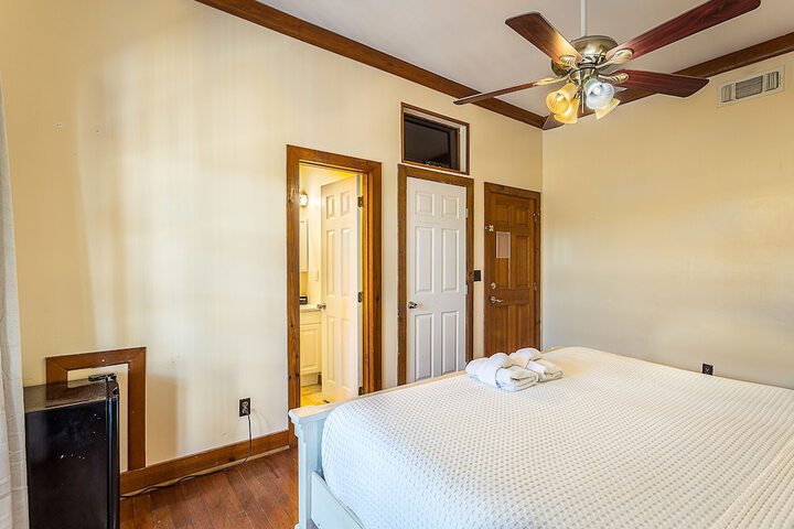 Room 51 of 76
