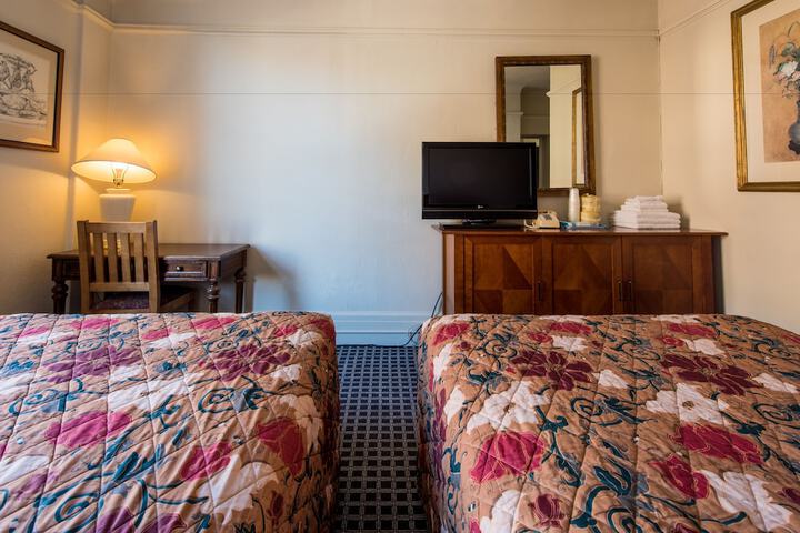 Room 21 of 38