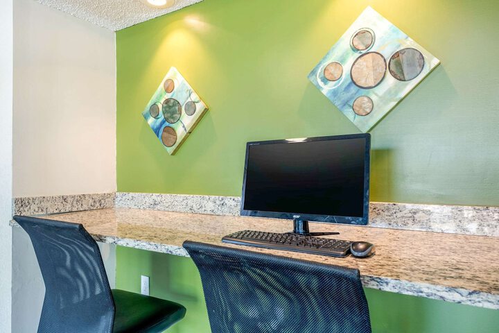 Quality Inn & Suites Leesburg Chain of Lakes