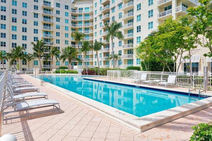Luxury Near the Beach! Beach pass included!