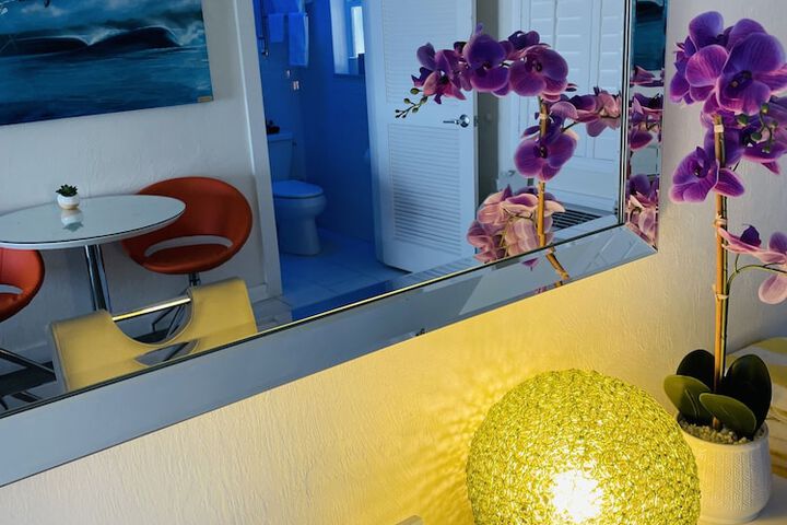 Room 6 of 35