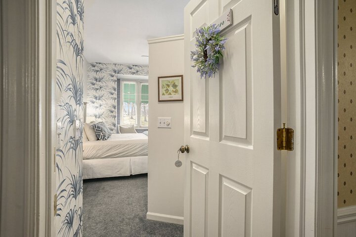 Room 46 of 102