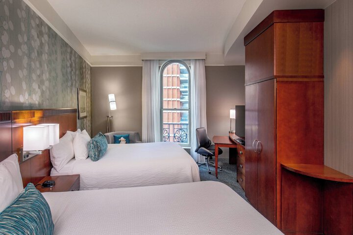Room 21 of 43
