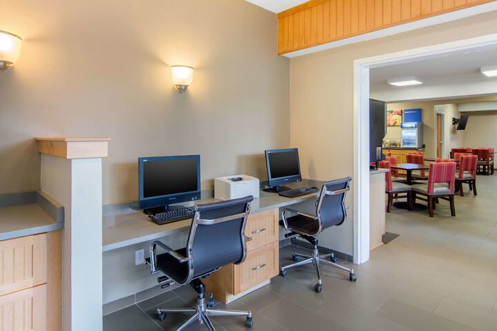 Business Center 28 of 28