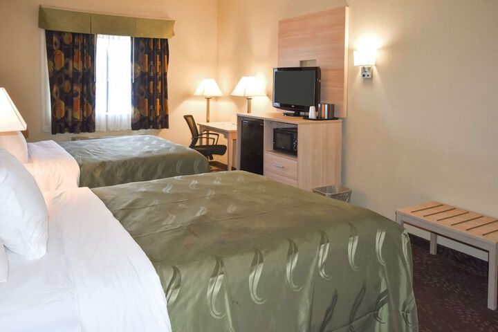 Quality Inn & Suites Brooks Louisville South