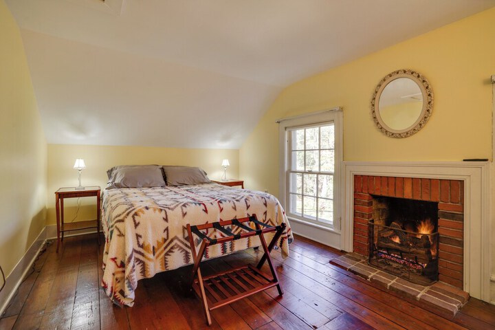 Historic Home in Taylors Falls w / Patio & Fire Pit