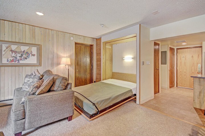 Room 10 of 15