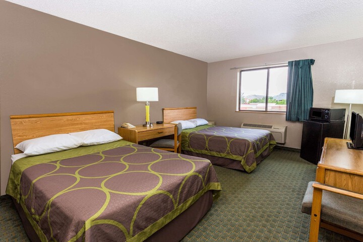 Room 6 of 15