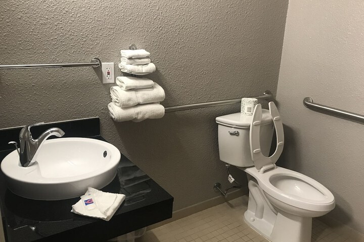 Room 38 of 82