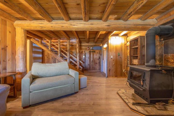 Rowland Log Cabin
