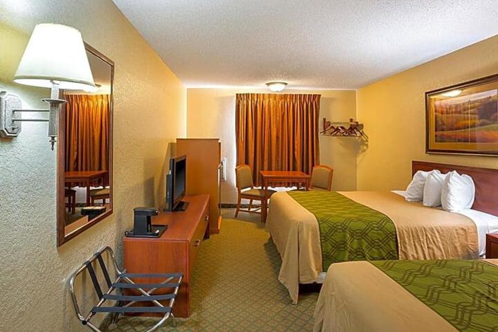 Rodeway Inn & Suites