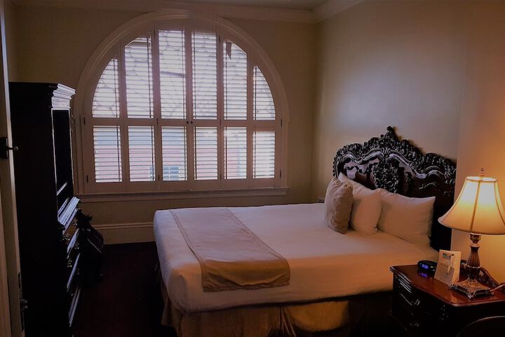 Room 34 of 49