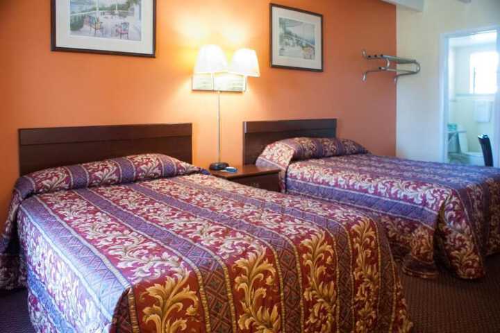 NASSAU HOLIDAY MOTEL