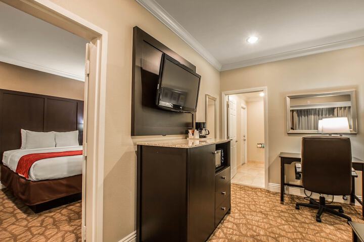 Room 15 of 38
