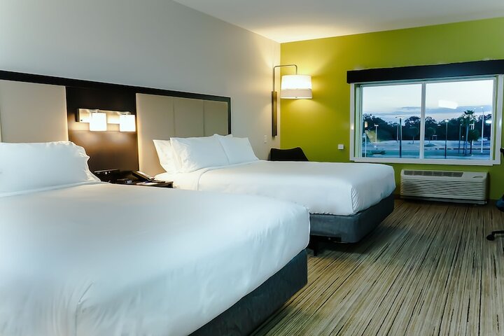 Room 10 of 29