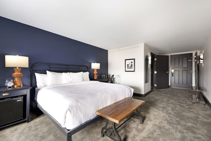 Room 32 of 82