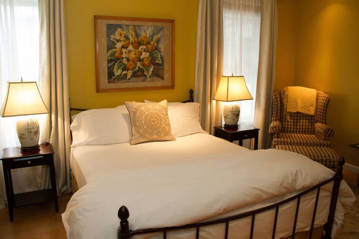Room 32 of 46